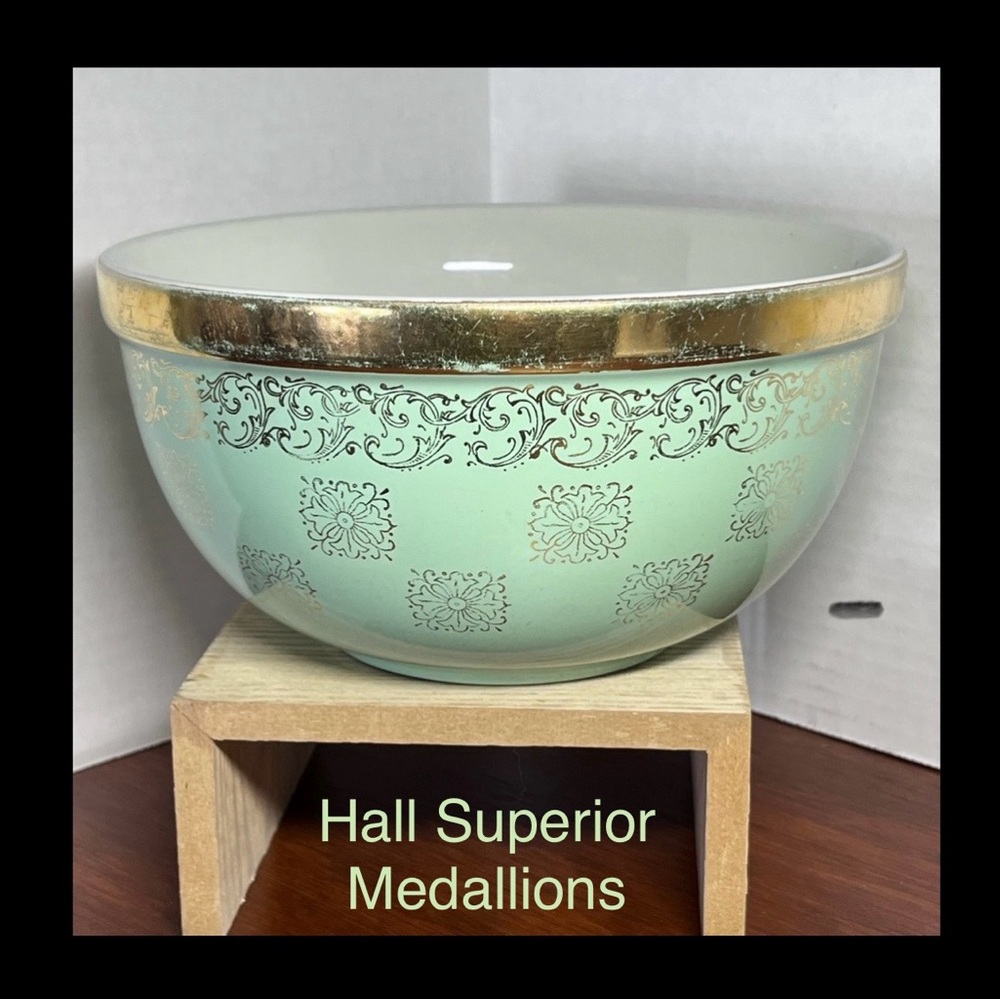 Vintage Hall Superior Gold Label Medallion Mixing Bowl – 1950s